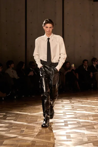 Look 28